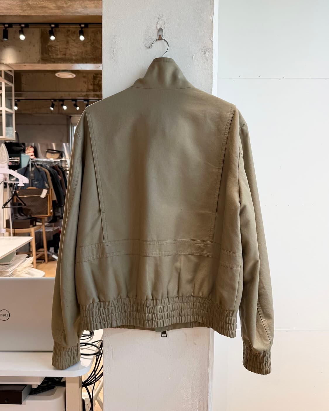 아미 카키 코튼 혼방 바라쿠타 봄버 자켓 상품이미지7