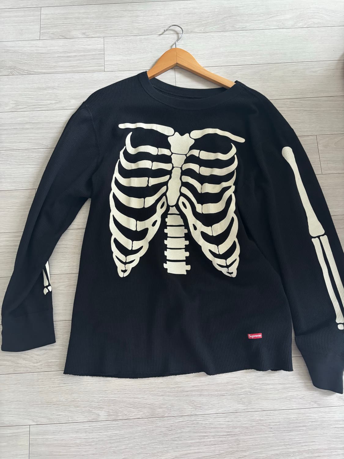 슈프림 본 해골티셔츠 급처 상품이미지1