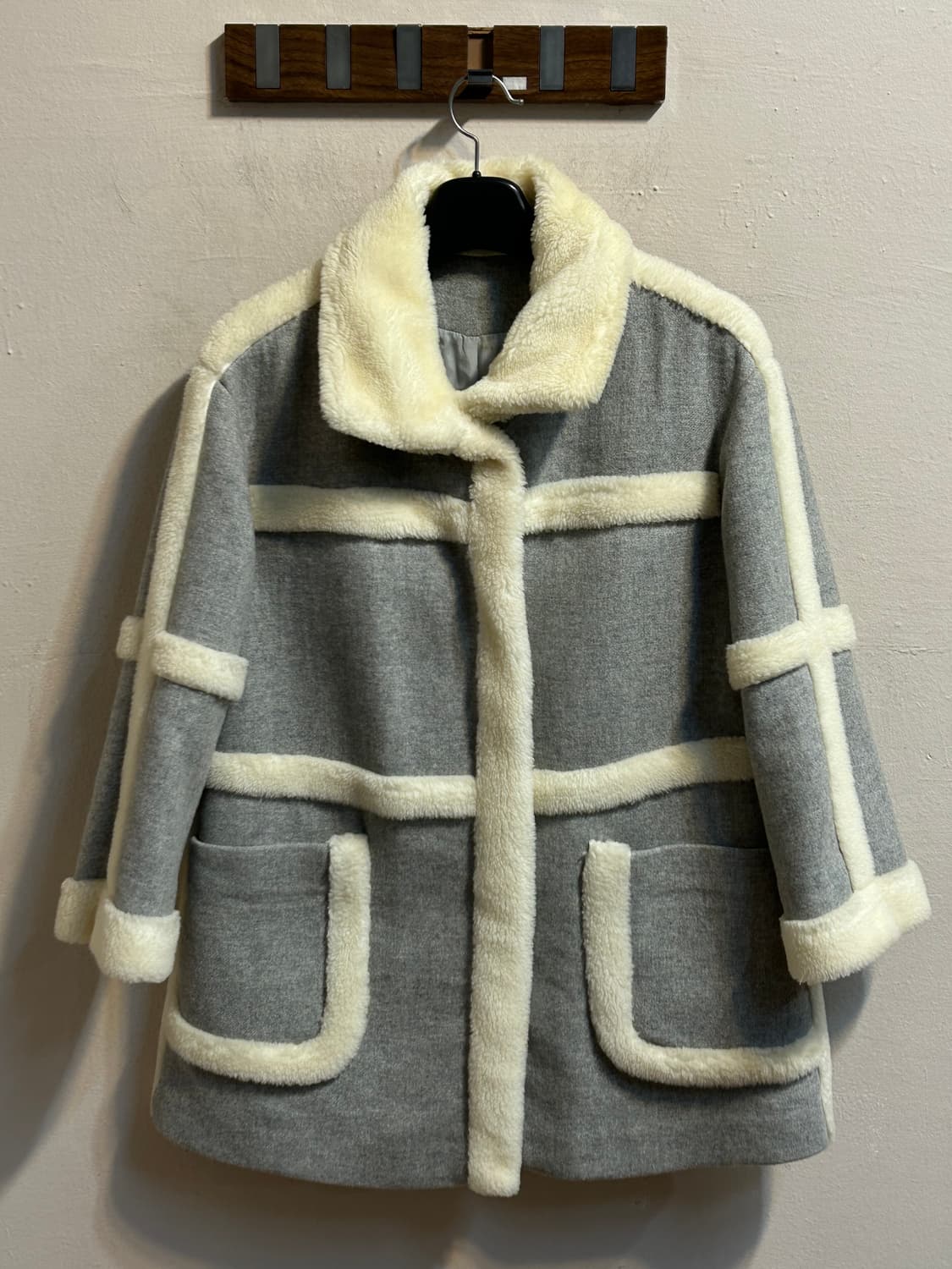 듀엘 그레이 무톤 트리밍 자켓 상품이미지1