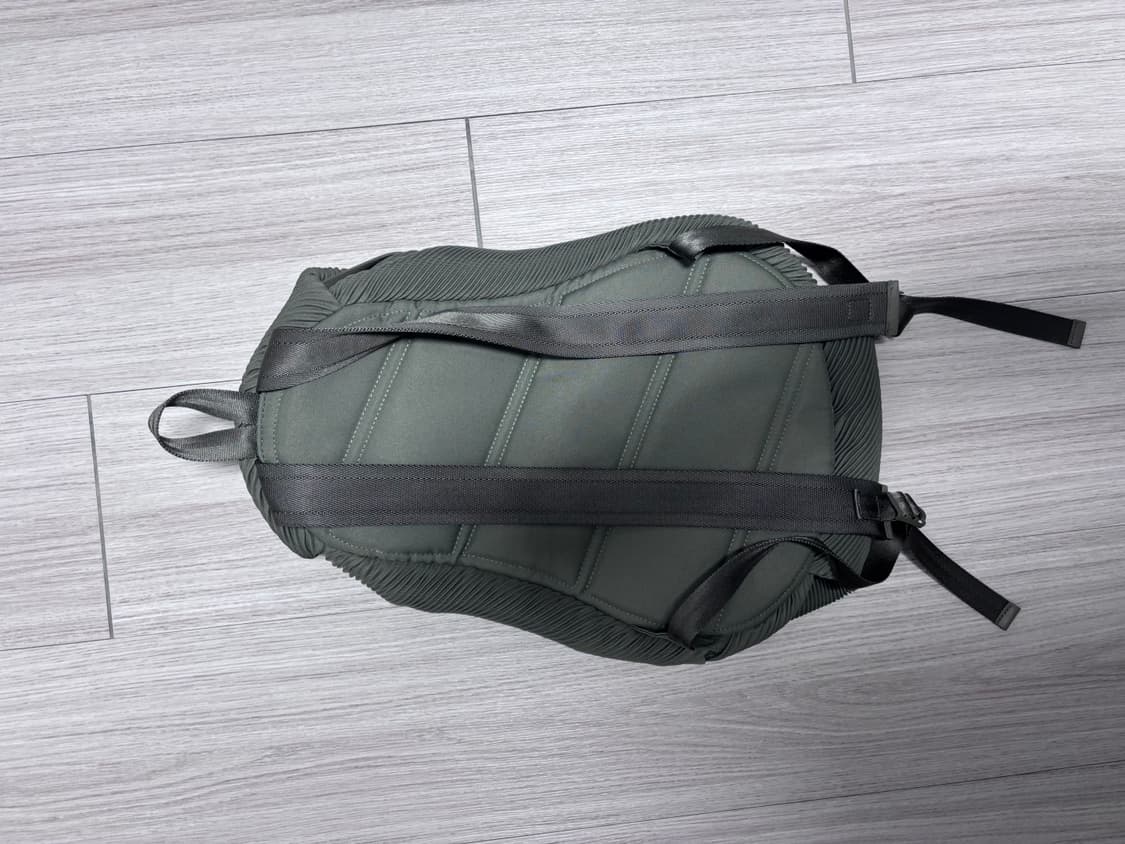 이세이미야케 바이어스백팩 더스티그린 상품이미지2