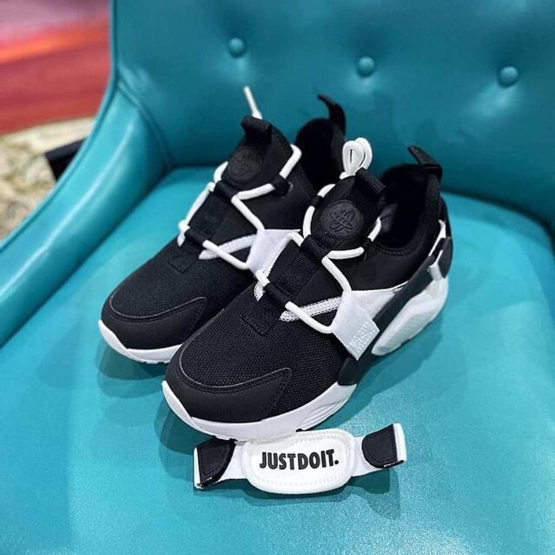 나이키 에어 허라치 시티 로우 (230) 상품이미지2