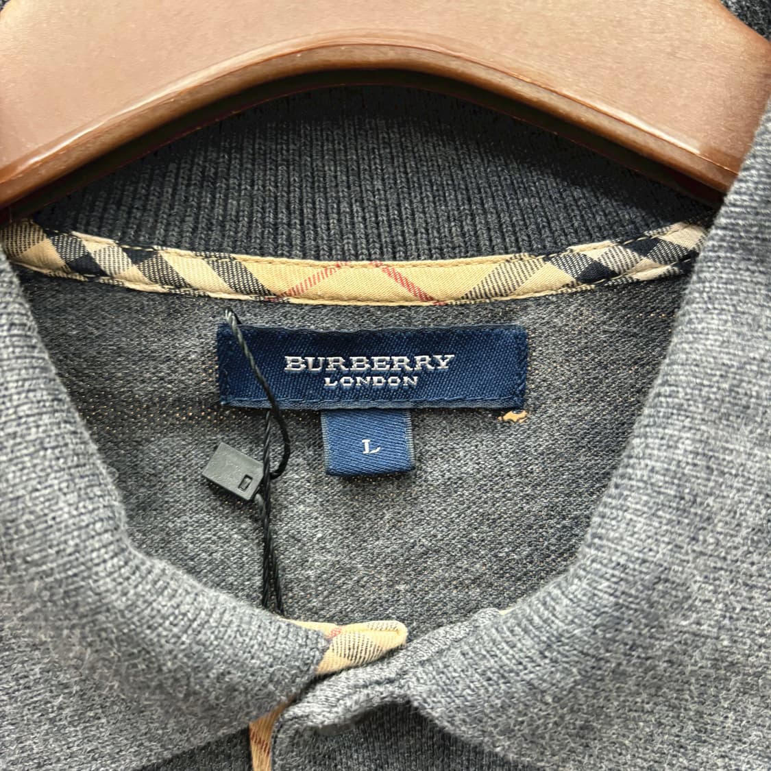 버버리 런던 코튼 롱슬리브 티셔츠 노바 체크 트리밍 버튼 디테일 차콜 상품이미지7