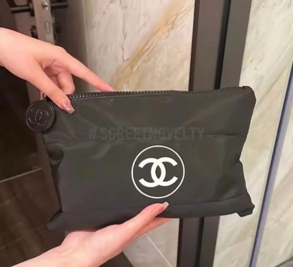 샤넬뷰티 기프트 패딩파우치 블랙 무료배송 상품이미지1