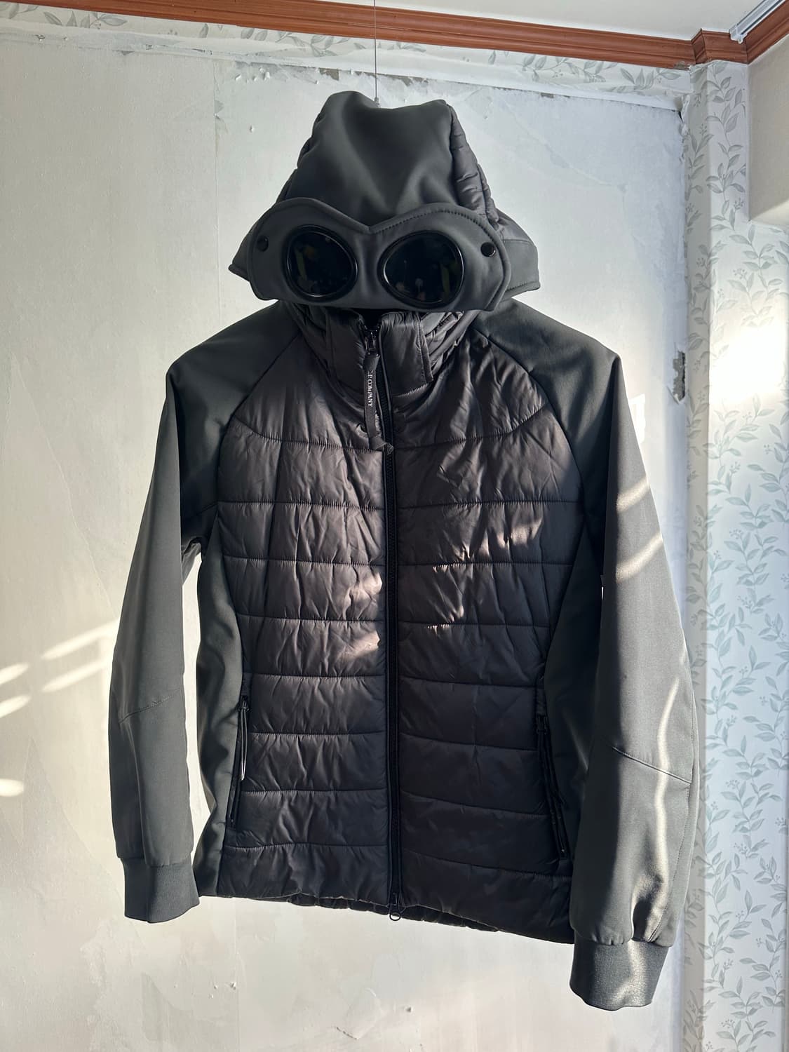 씨피컴퍼니 고글 패딩 자켓 46(90-95) 상품이미지2