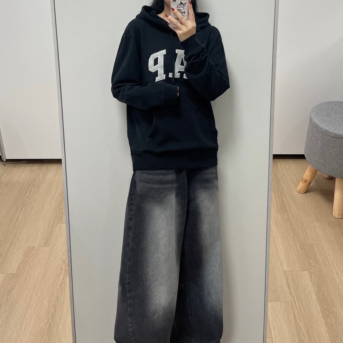 갭 그레이 자수로고 블랙 후드티 상품이미지1