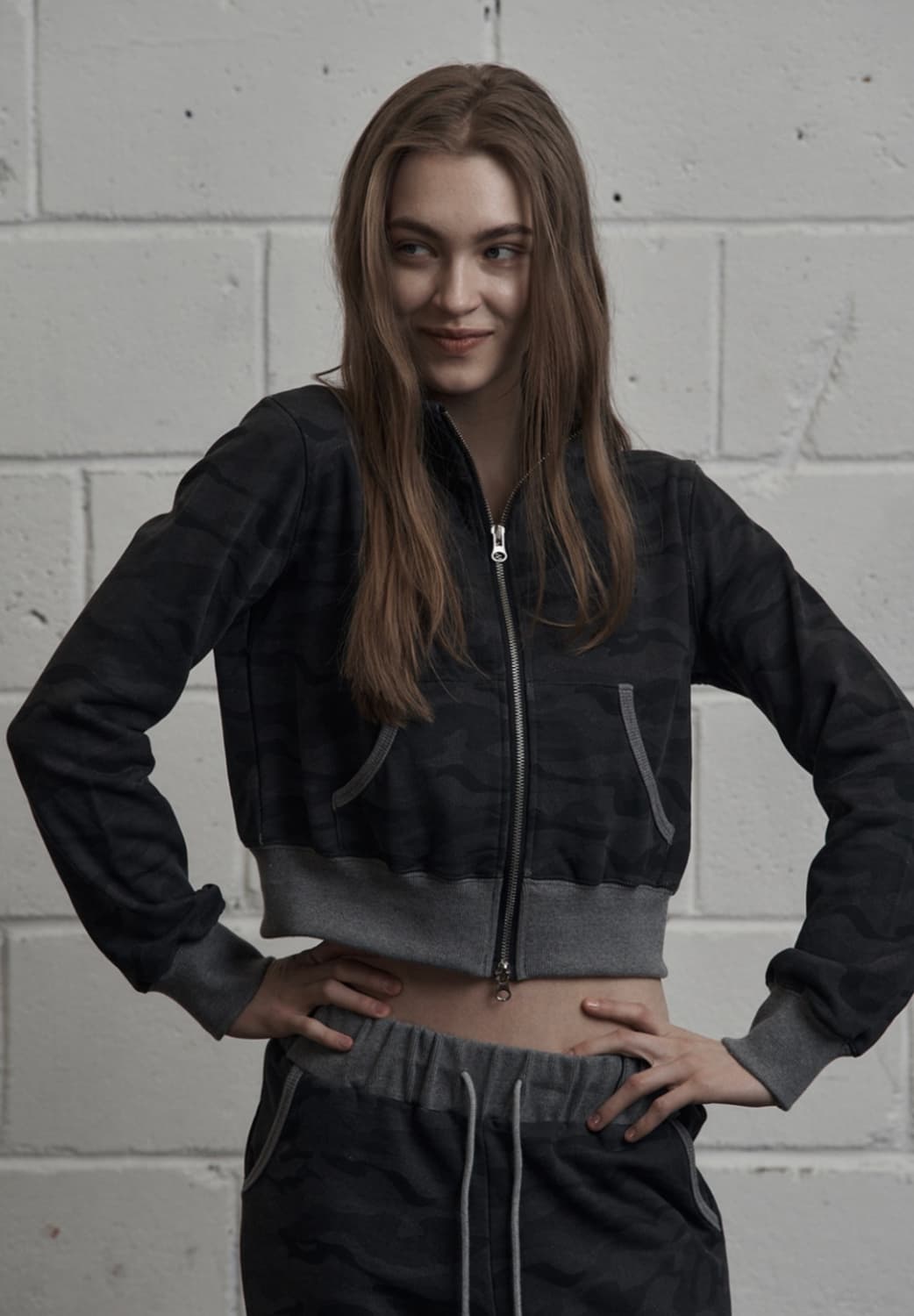 시너진 카모 하이넥 크롭 집업 새상품 상품이미지1