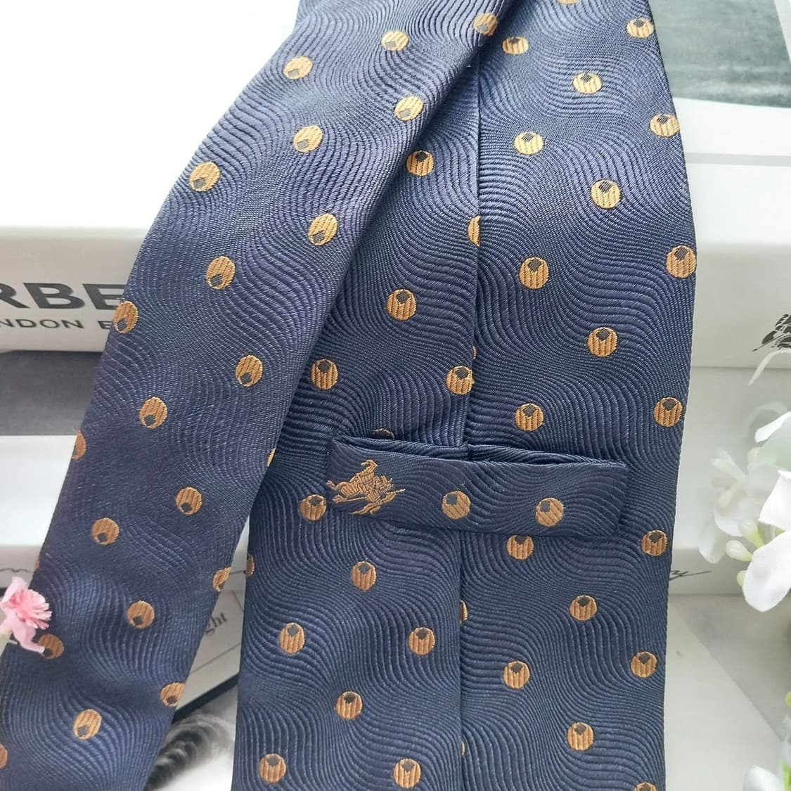 버버리 실크 도트&기마사 자카드 넥타이 9.5cm A+등급 K1531
 상품이미지6
