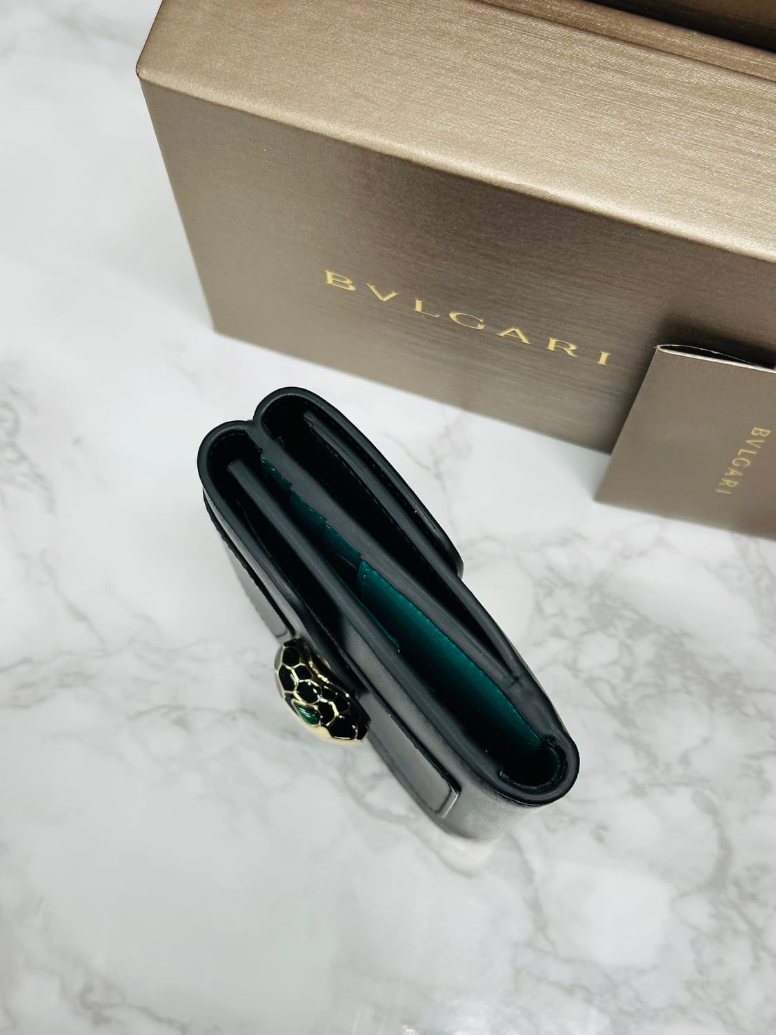 [정품][10/9.5] 불가리 세르펜티 3단 지갑 블랙그린 상품이미지3