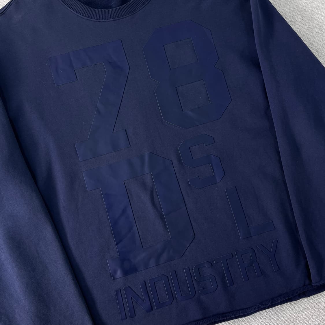 100 디젤 엠보스드 로고 맨투맨 상품이미지2