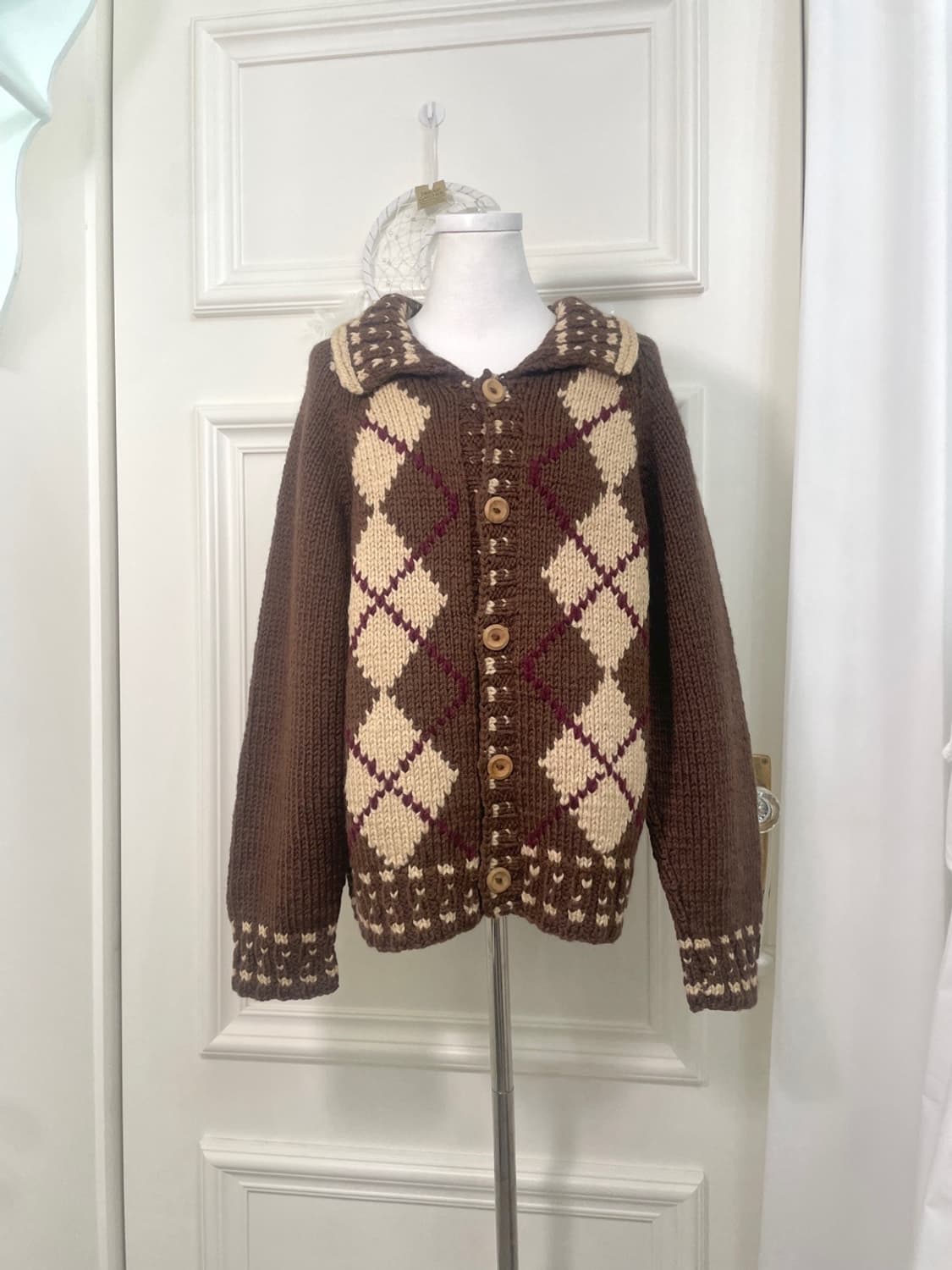 brown beige check wood button collar car 상품이미지1