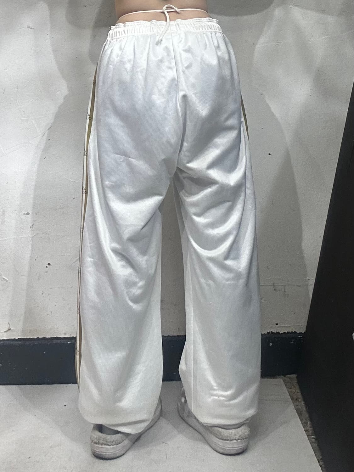 아디다스 화이트 와이드 사이드 로고 삼선 트레이닝 바지 추리닝 팬츠 L 상품이미지3