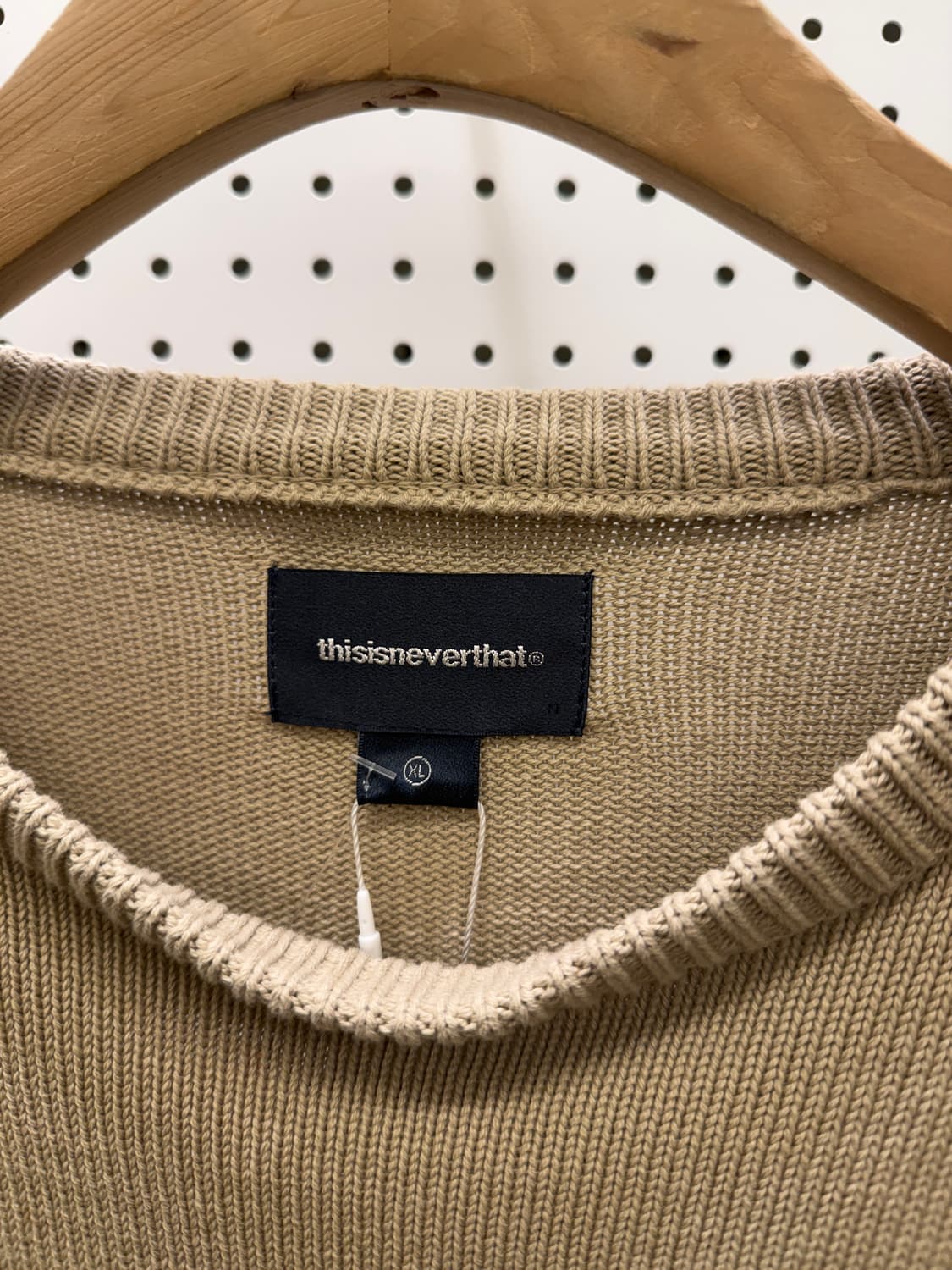 디스이즈네버댓 빅 로고 니트 스웨터 베이지 U405 상품이미지4