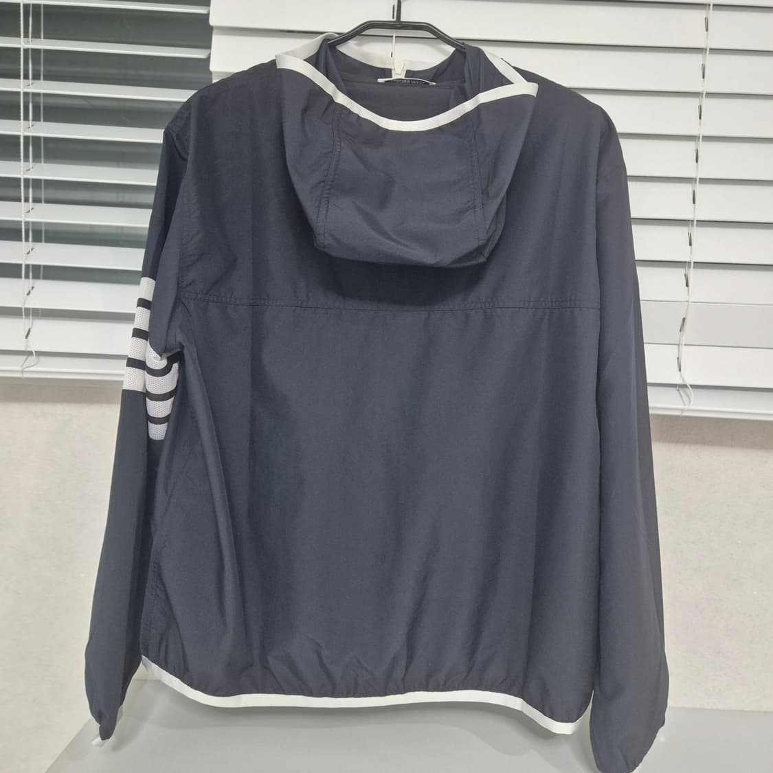 톰브라운 립스탑 신형 바람막이 2사이즈 상품이미지2