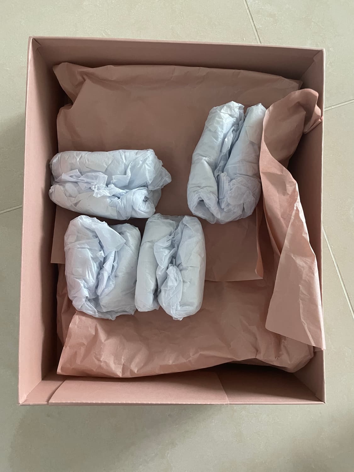 정품 미우미우 퀼팅 메탈릭 스니커즈 실버 36.5 상품이미지7