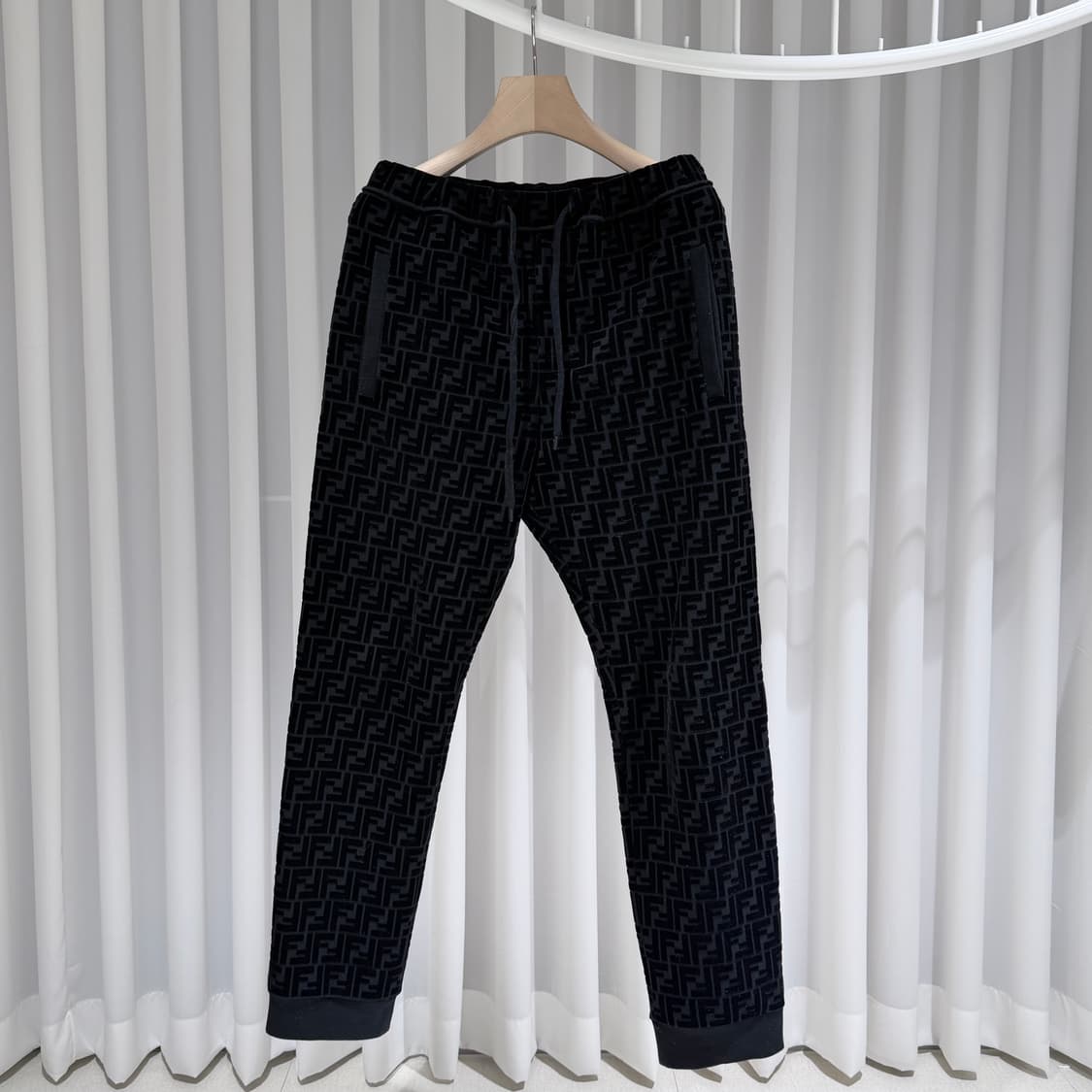 48 / 펜디 FF모노그램 블랙 조거팬츠 상품이미지1