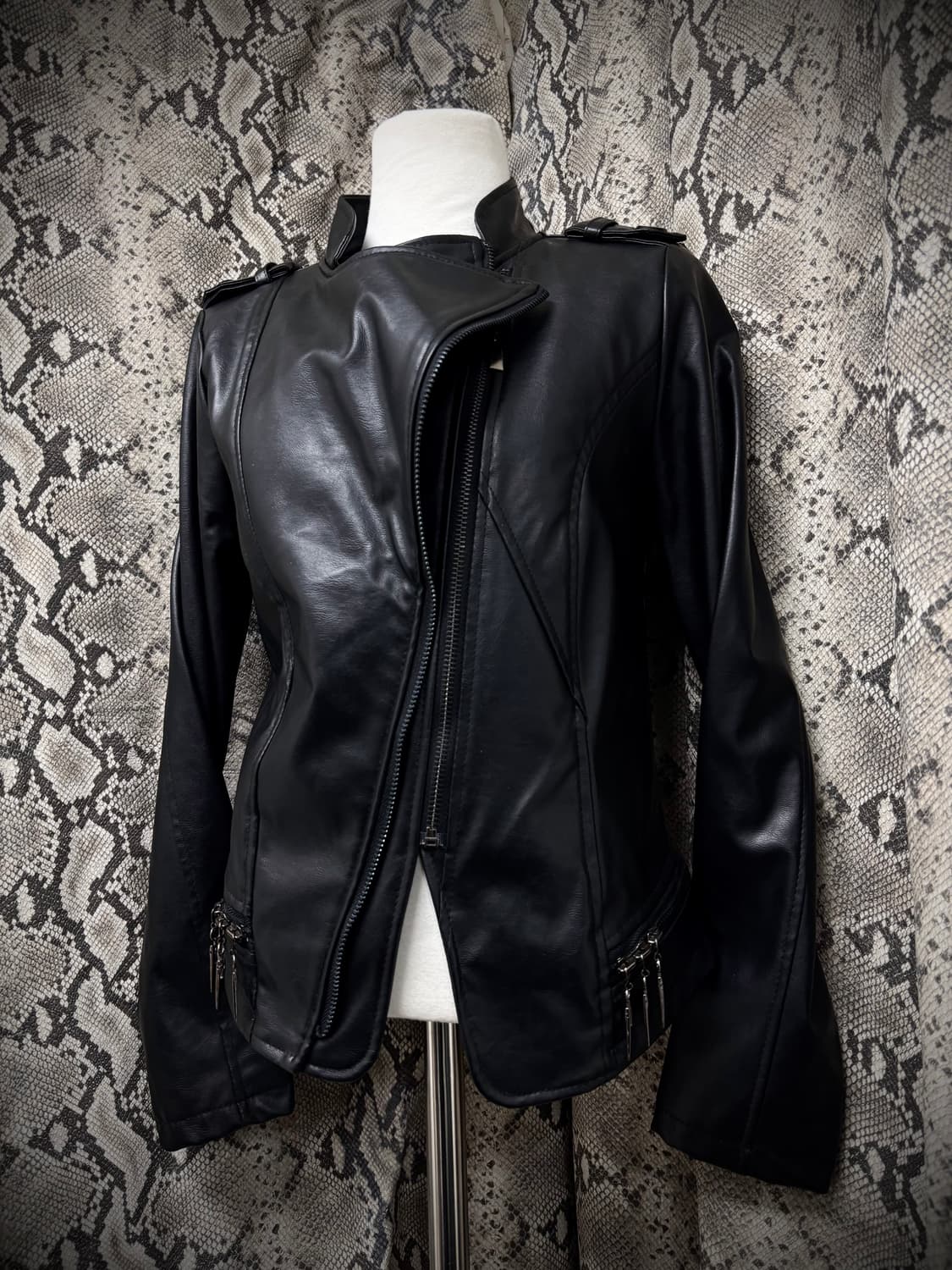 V-Kei Draped Fake Leather 2-Zip Detail J 상품이미지2