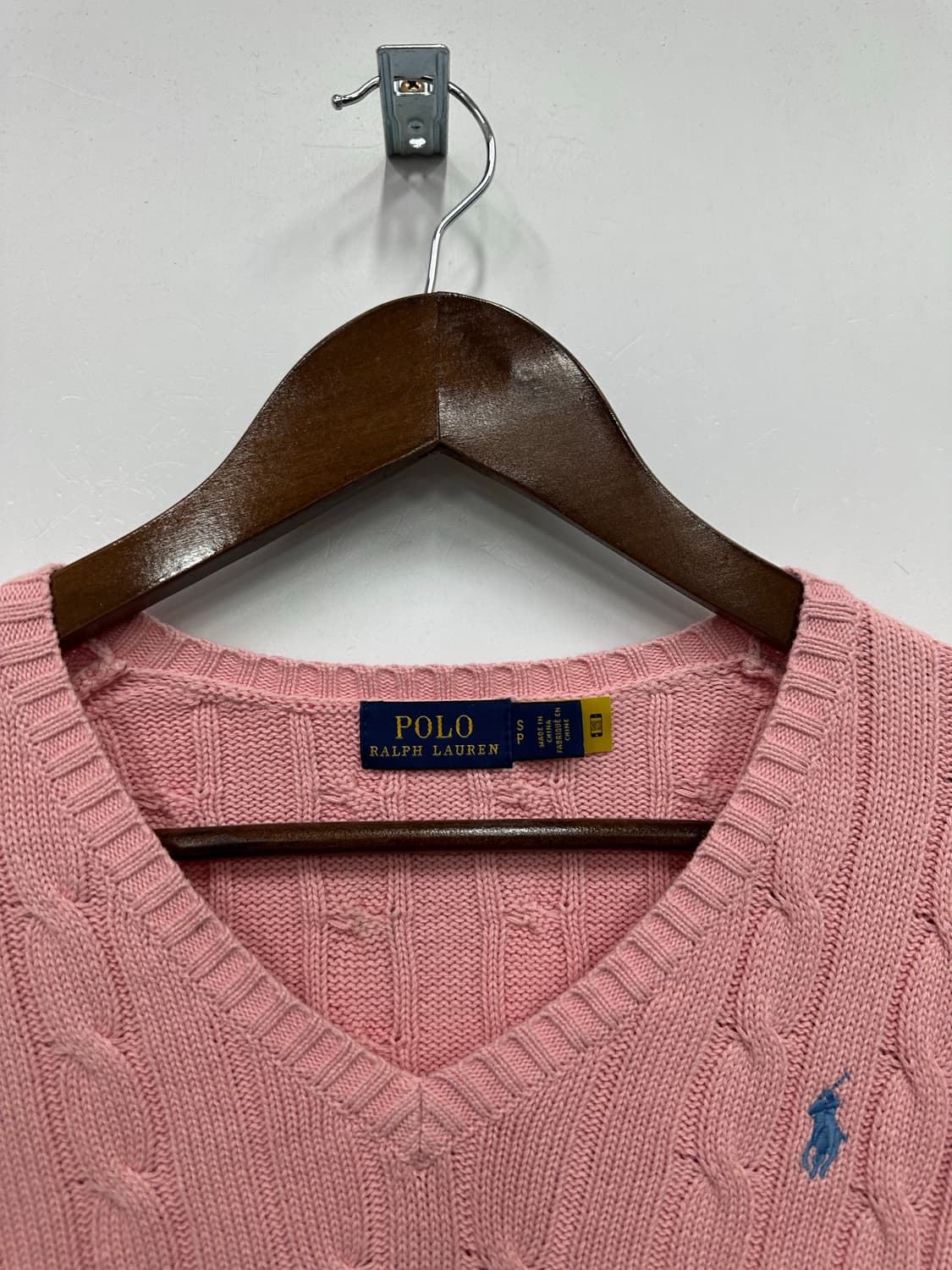폴로 핑크 브이넥 꽈배기 니트  상품이미지2