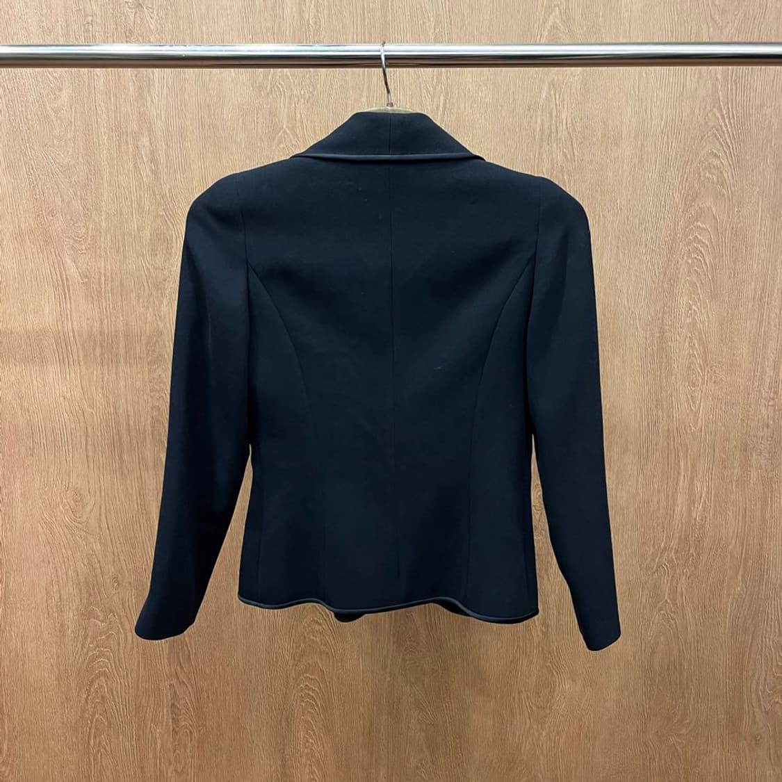 막스마라 슬림핏 테일러드 자켓 숄 카라 랩 허리 라인 절개 디테일 블랙 상품이미지3