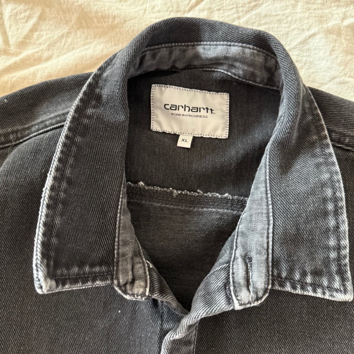 칼하트 워싱 블랙데님 셔츠자켓  상품이미지3