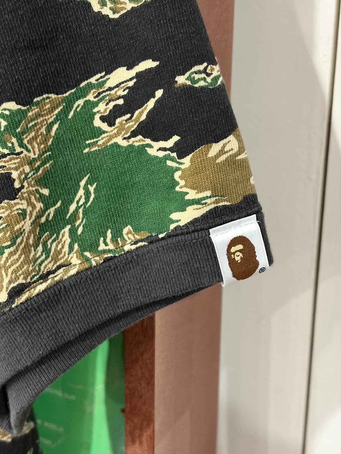 J46 베이프 타이거 카모 반팔 스웻셔츠 상품이미지2