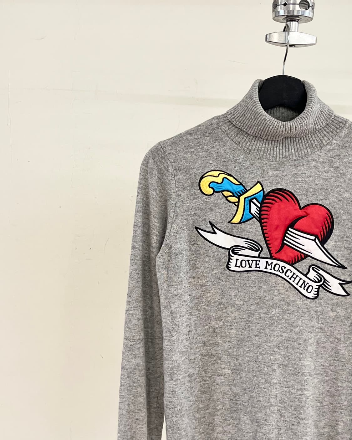 모스키노 그레이 블랜드 레드 하트 스웨터 상품이미지3