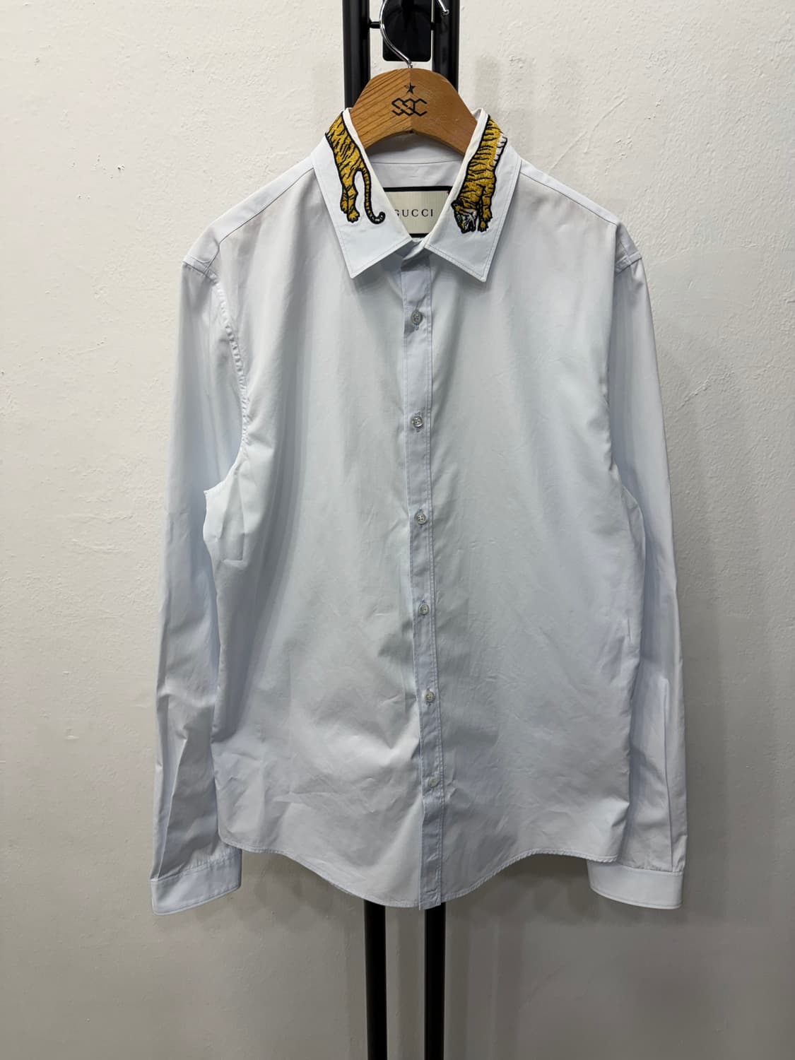 정품) 구찌 타이거 자수 라이트블루 셔츠 39(M) 상품이미지1