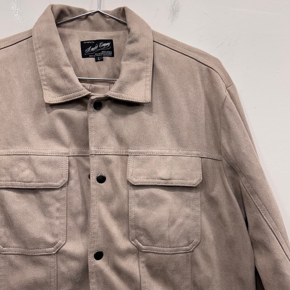 에이마켓 컴퍼니 포켓 버튼 미니멀 스웨이드 자켓 상품이미지1