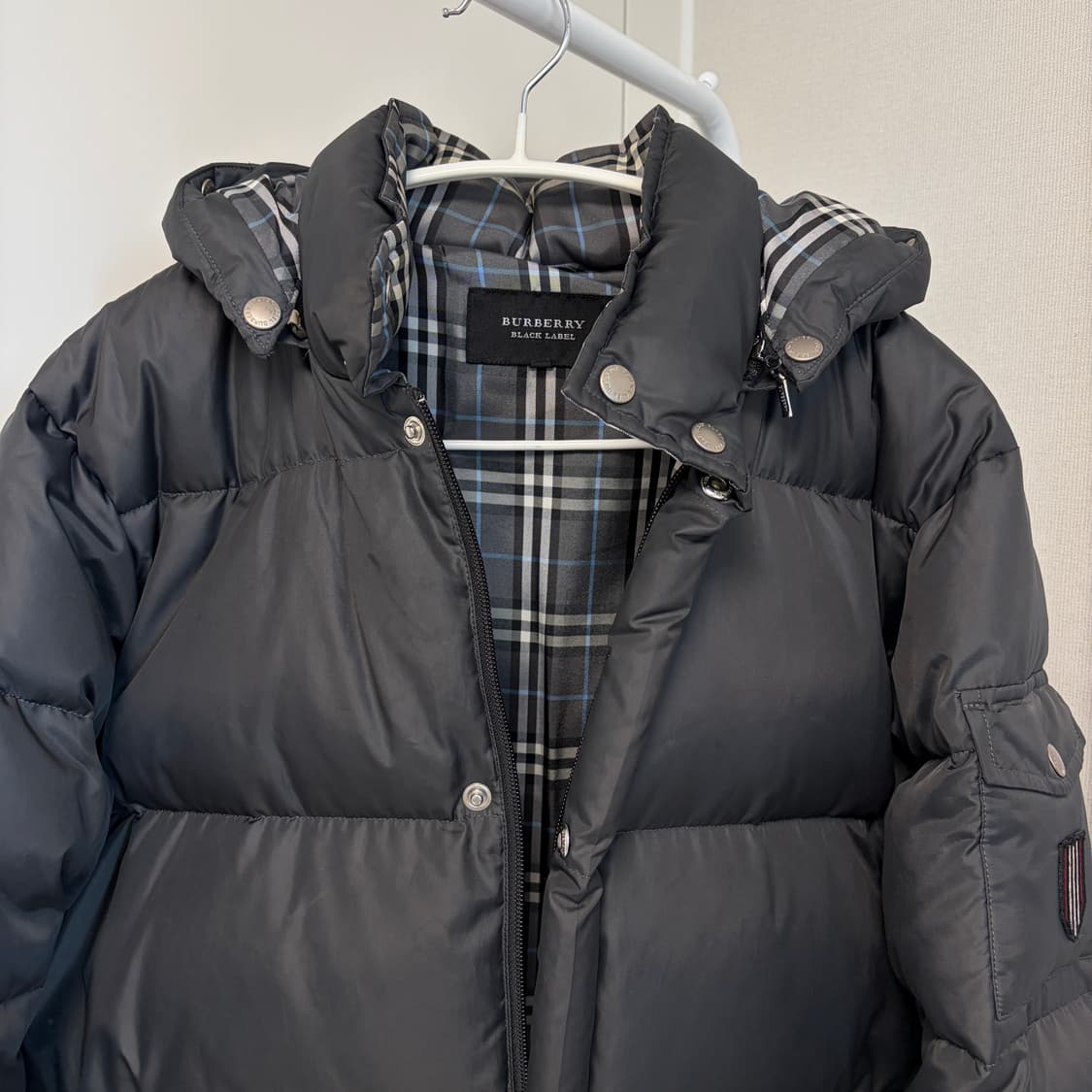 버버리 정품 남성 덕다운 패딩 차콜 상품이미지3