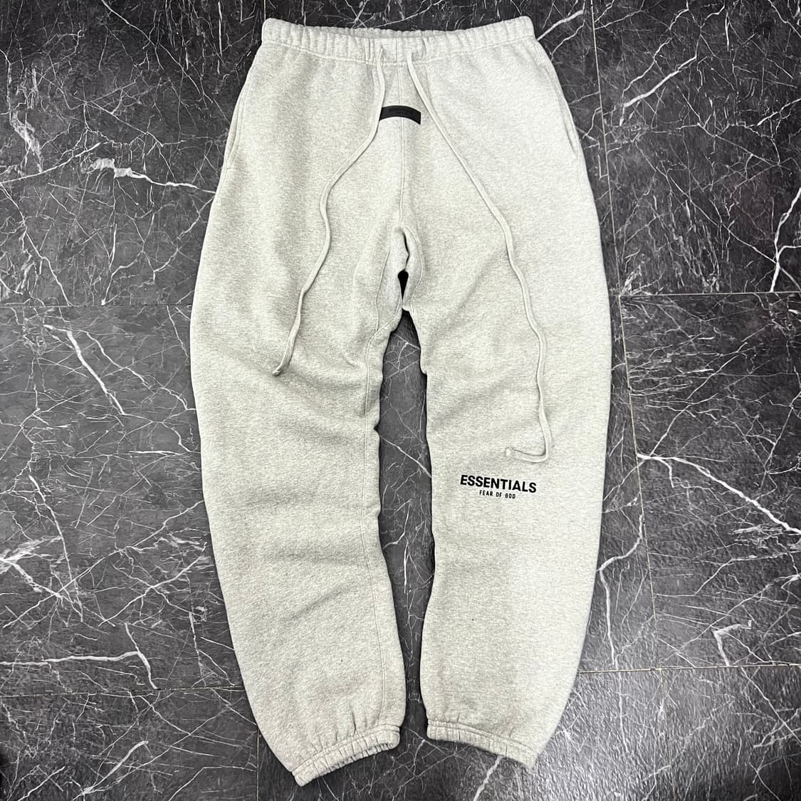 피어오브갓 에센셜 로고 스웻 조거 팬츠 그레이 상품이미지4