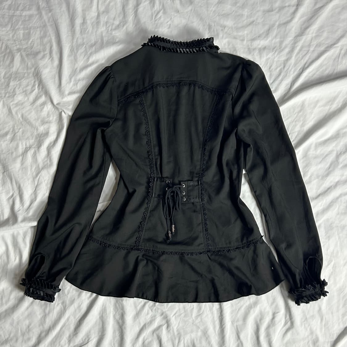 [OZZ ANGELO] 오즈안젤로 오즈온 고딕 프릴 블라우스 상품이미지2