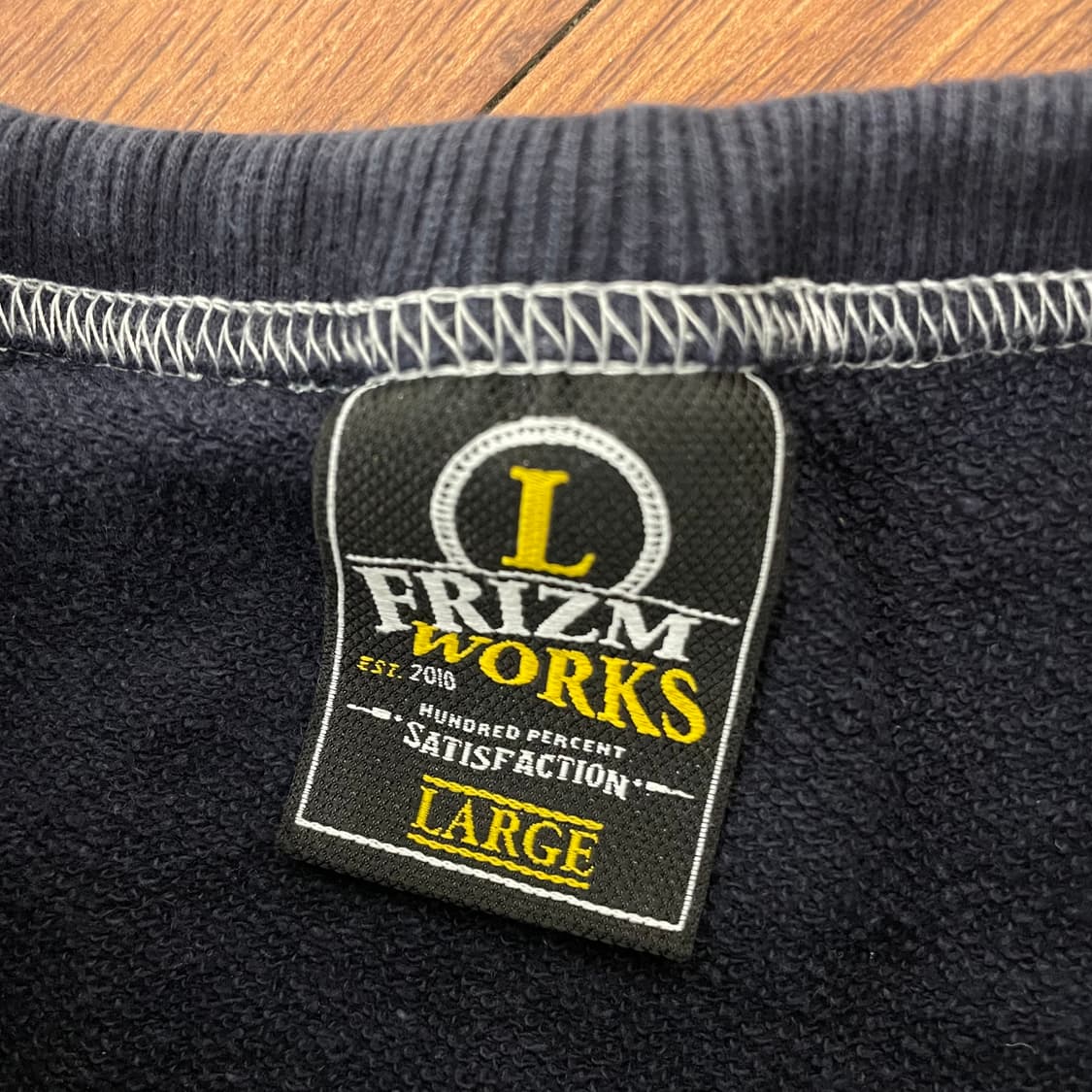 프리즘웍스 스티치 맨투맨 상품이미지4