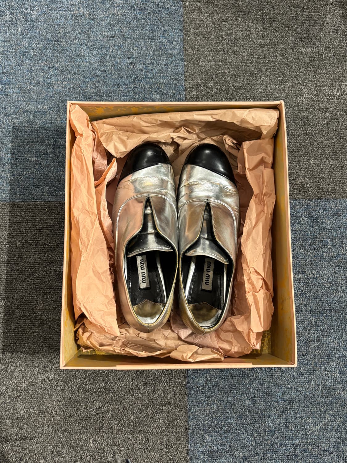 MIUMIU Silver Loafer 상품이미지8