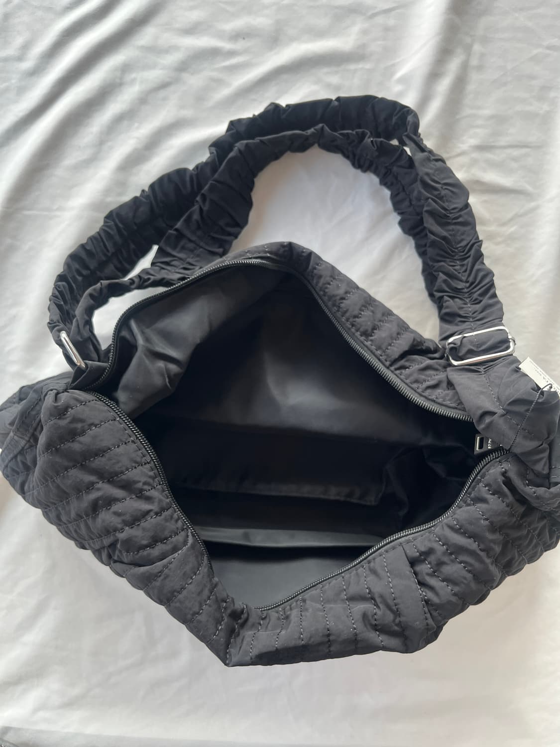 Y’SACCS 요지 야마모토 퀼티드 셔링 패디드 숄더 백 상품이미지7