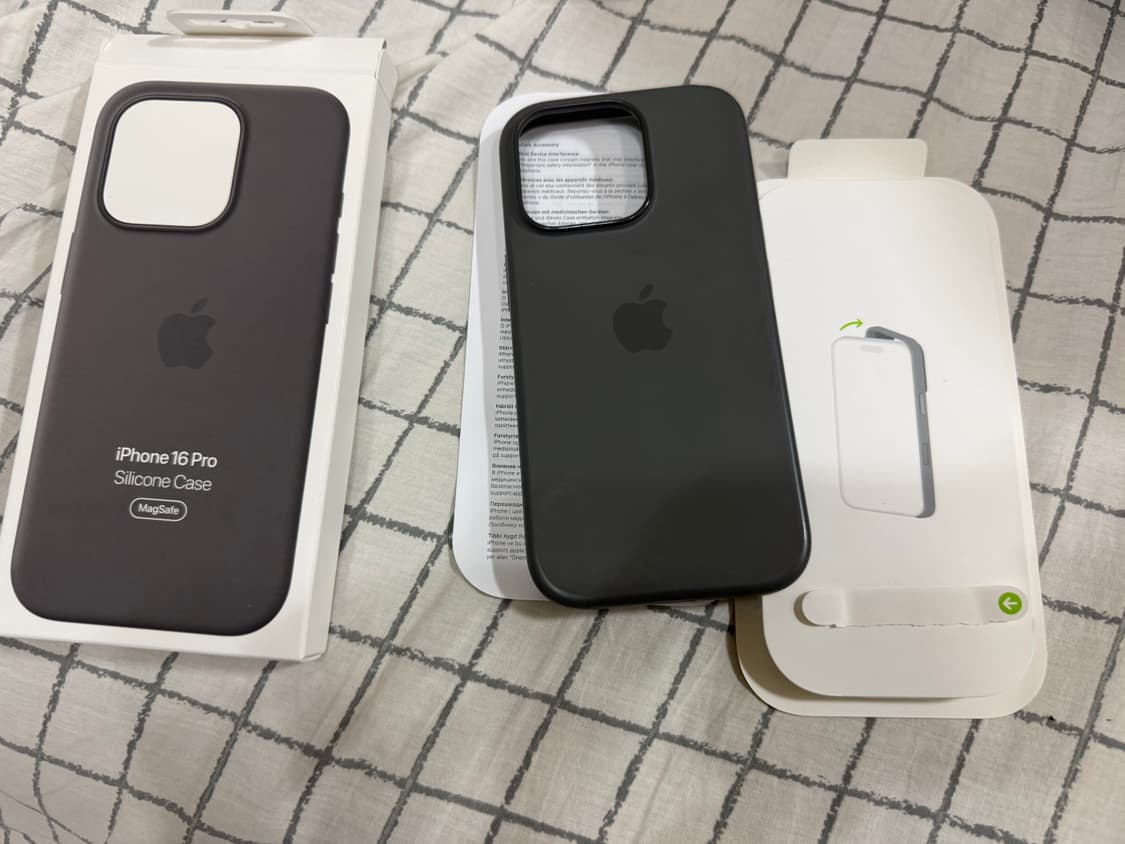 아이폰16프로 정품 실리콘케이스 스톤그레이 상품이미지1