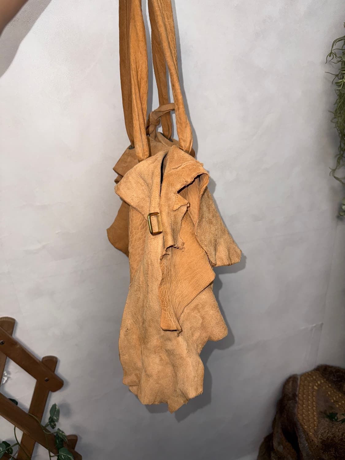 Camel grunge western suede shoulder bag 상품이미지3
