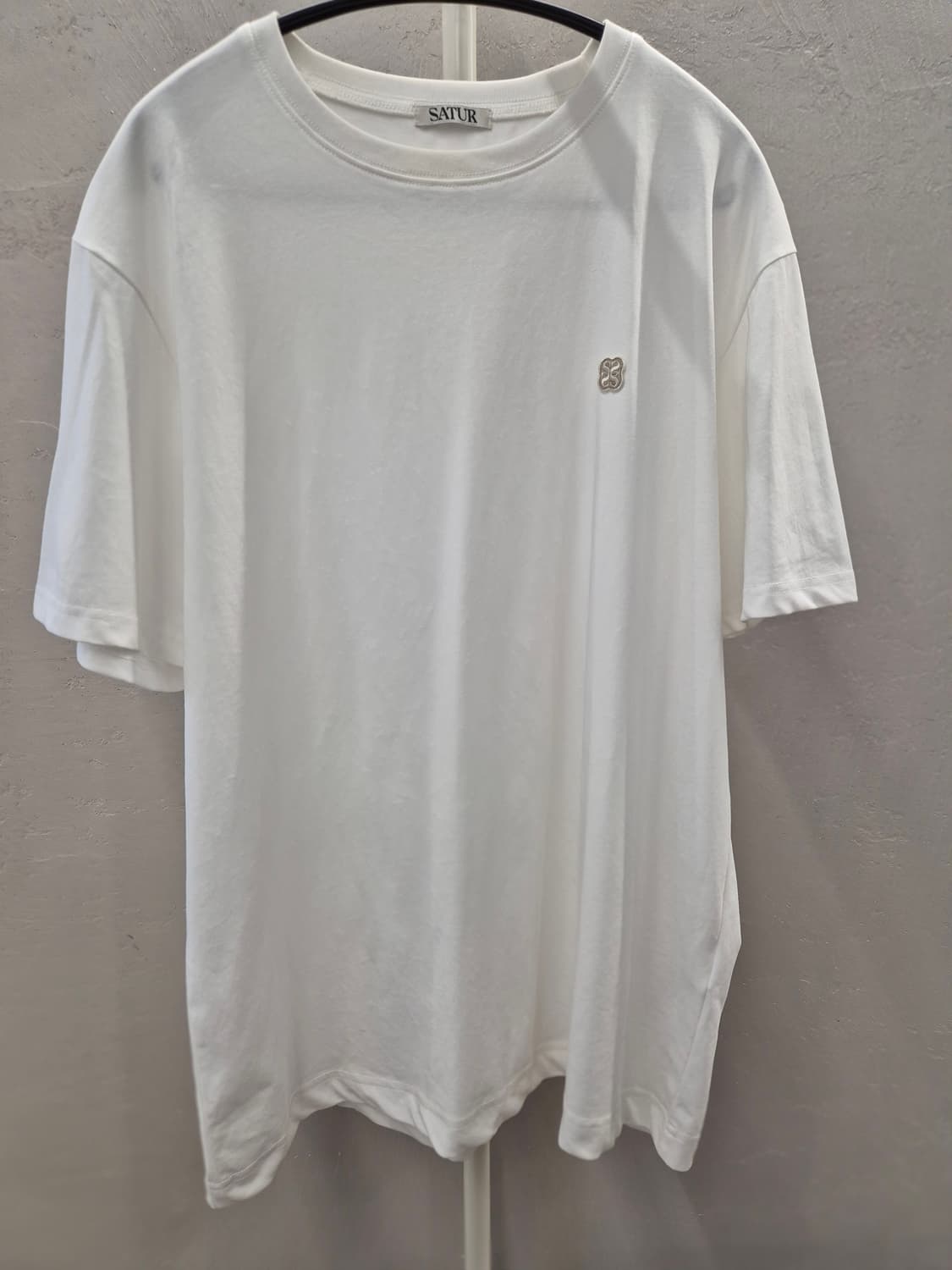 SATUR 화이트 XL 반팔티 상품이미지2