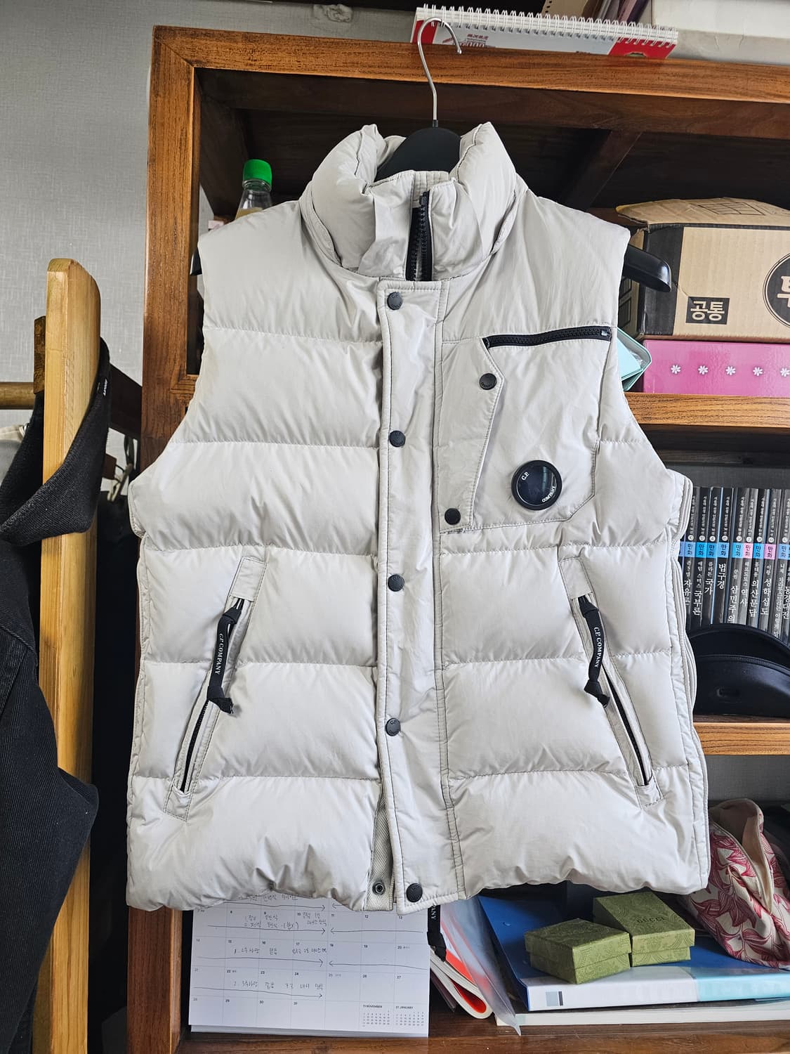 60만 구매 CP컴퍼니 패딩 조끼 100 아이보리 정품 씨피 베스트 상품이미지2