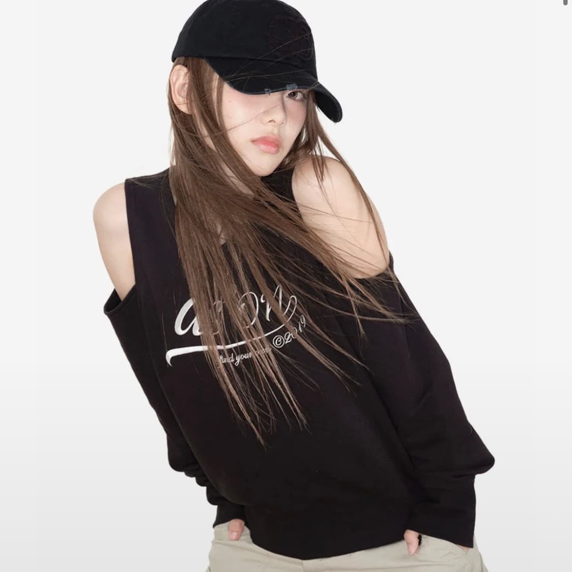 애즈온 오프숄더 블랙 (카리나애용브랜드) 상품이미지1