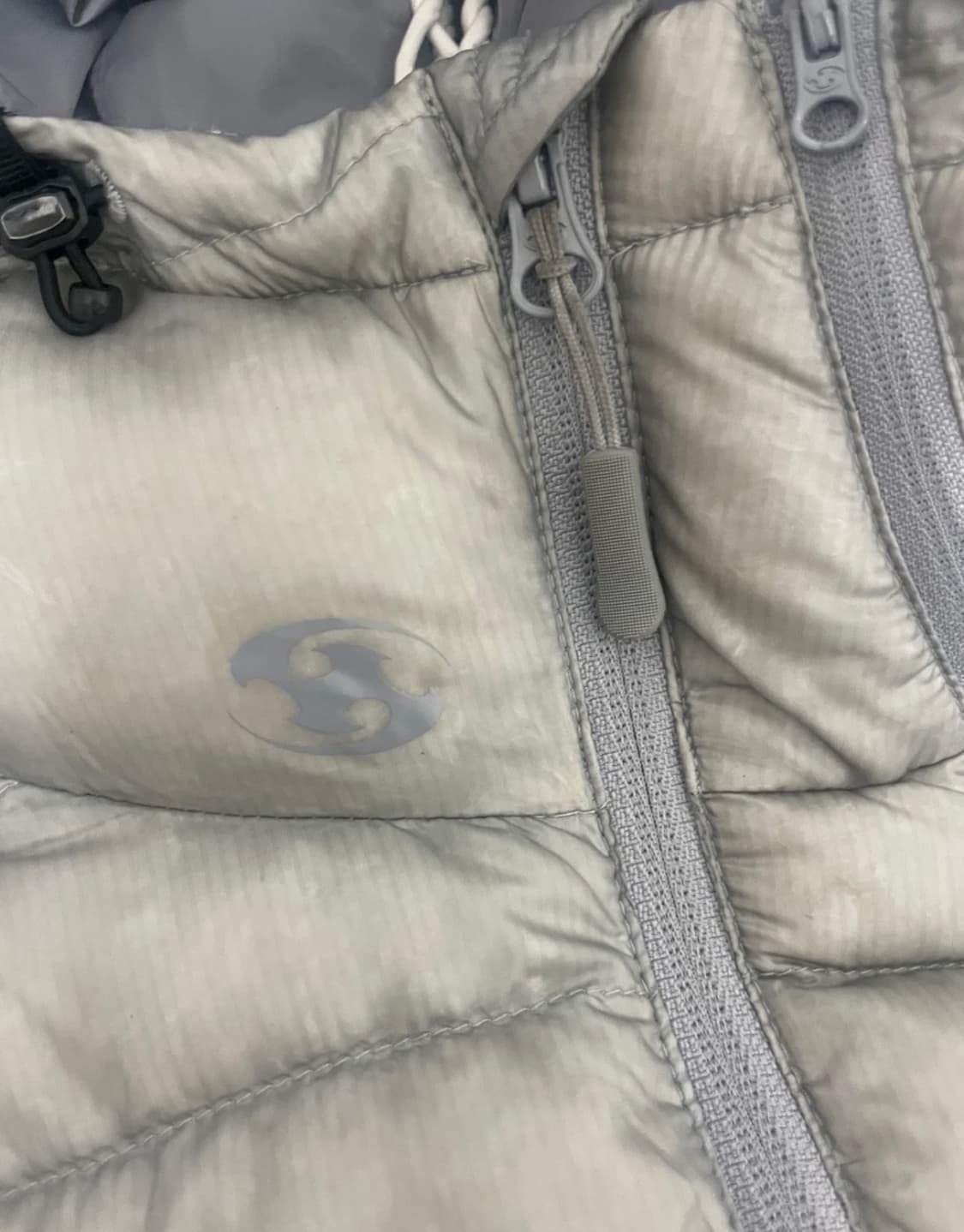 산산기어 서픽스 경량패딩 24fw 1 그레이 상품이미지3