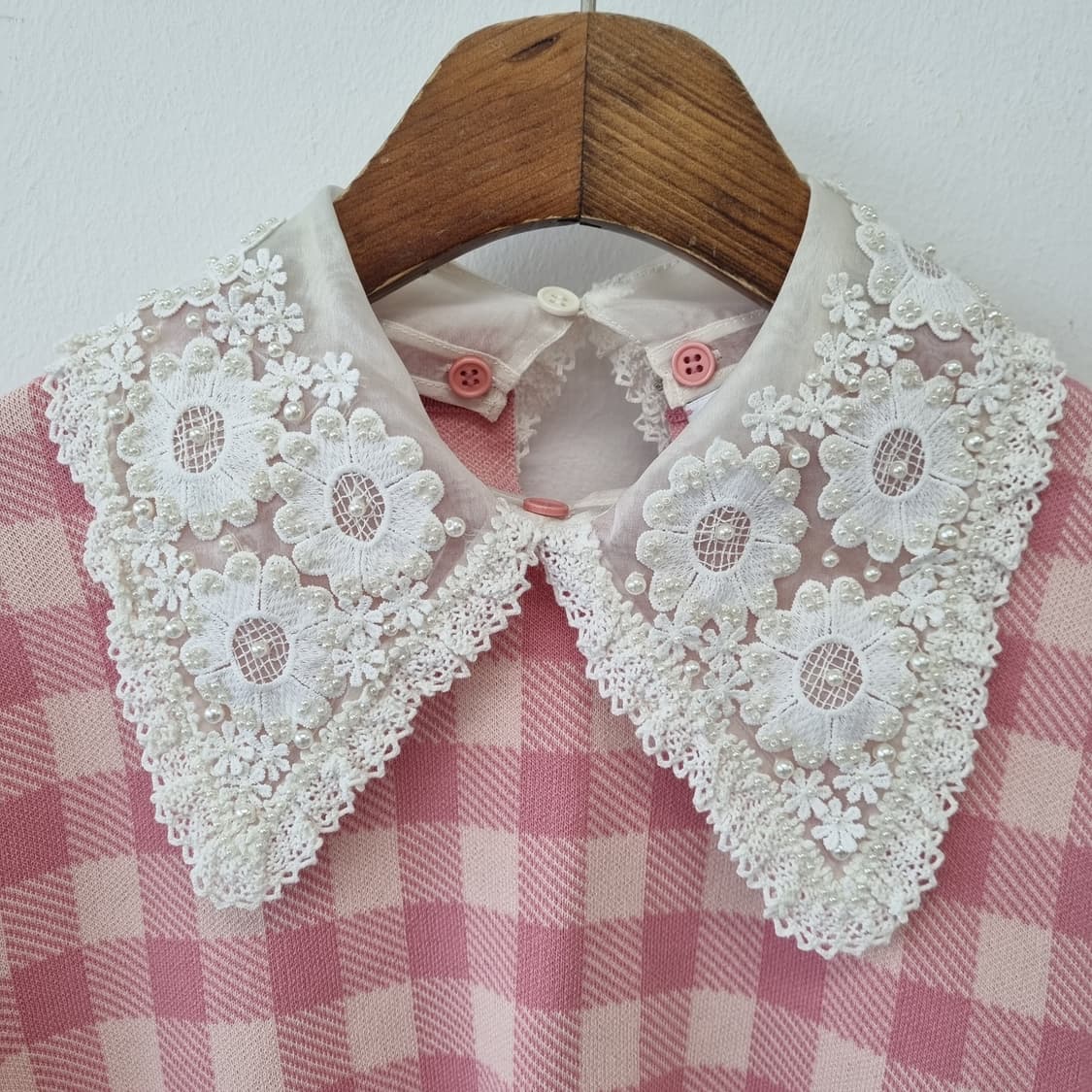 에센셜앤트워프 핑크체크 카라 니트 새상품 상품이미지3