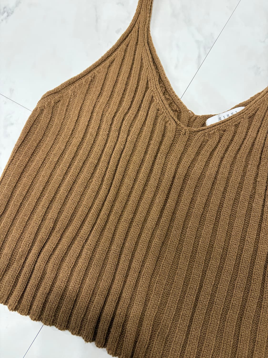 브이넥니트탱크탑 상품이미지2