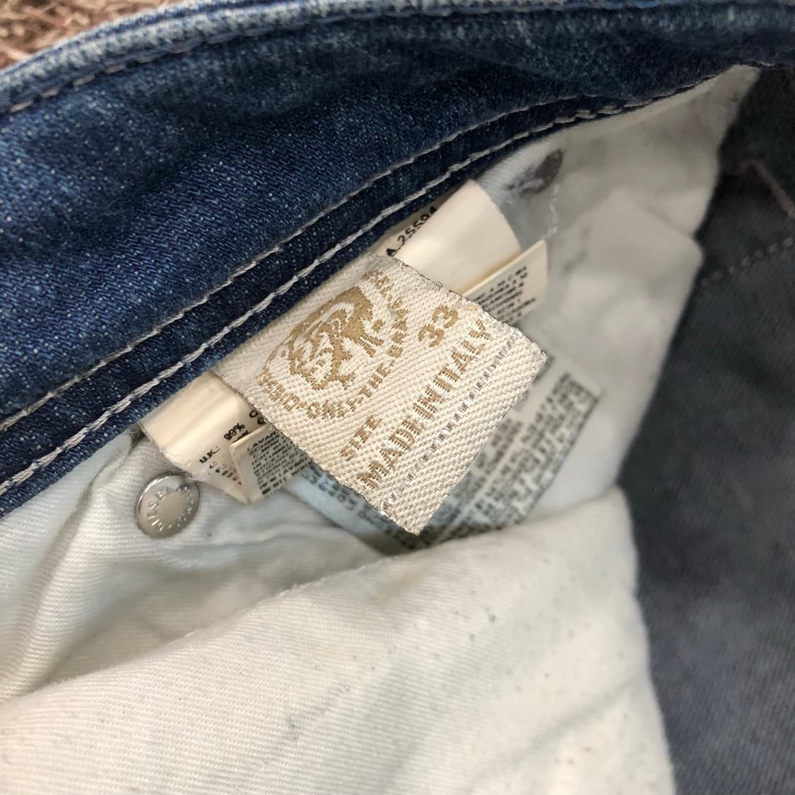 디젤 ZATINY 워싱 디스 부츠컷 데님 팬츠 상품이미지7