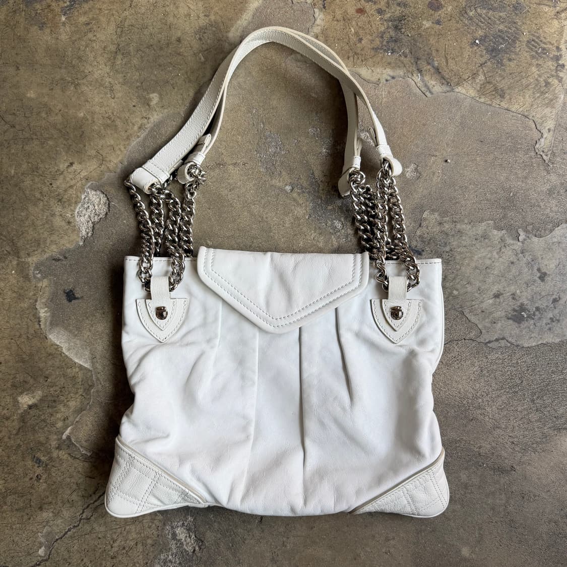 마크제이콥스 크림 레더 체인 숄더백 상품이미지1