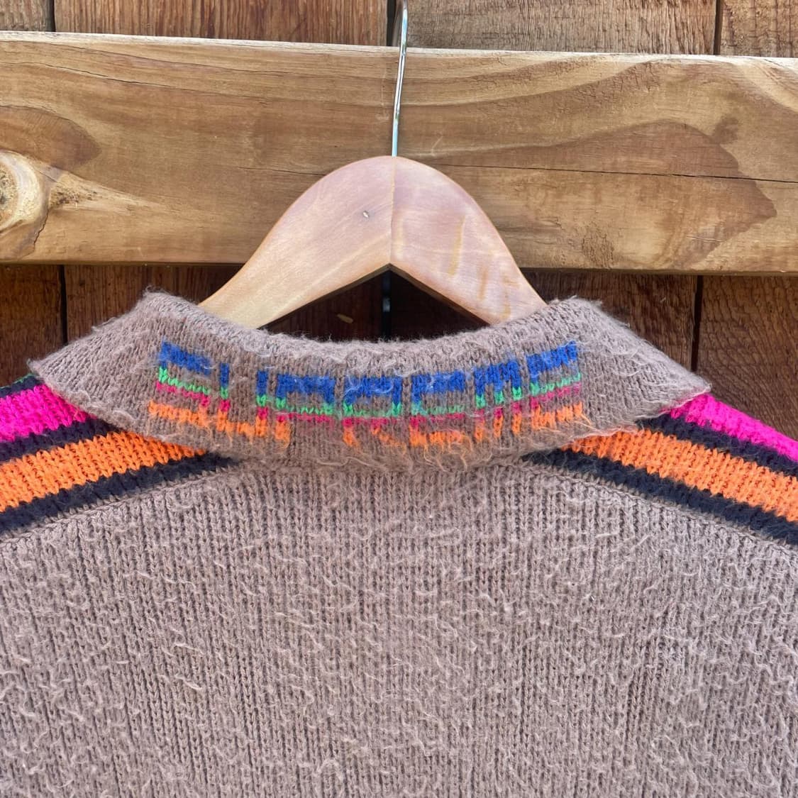 슈프림 슬리브 스트라이프 집업 스웨터 더스티 브라운 상품이미지4