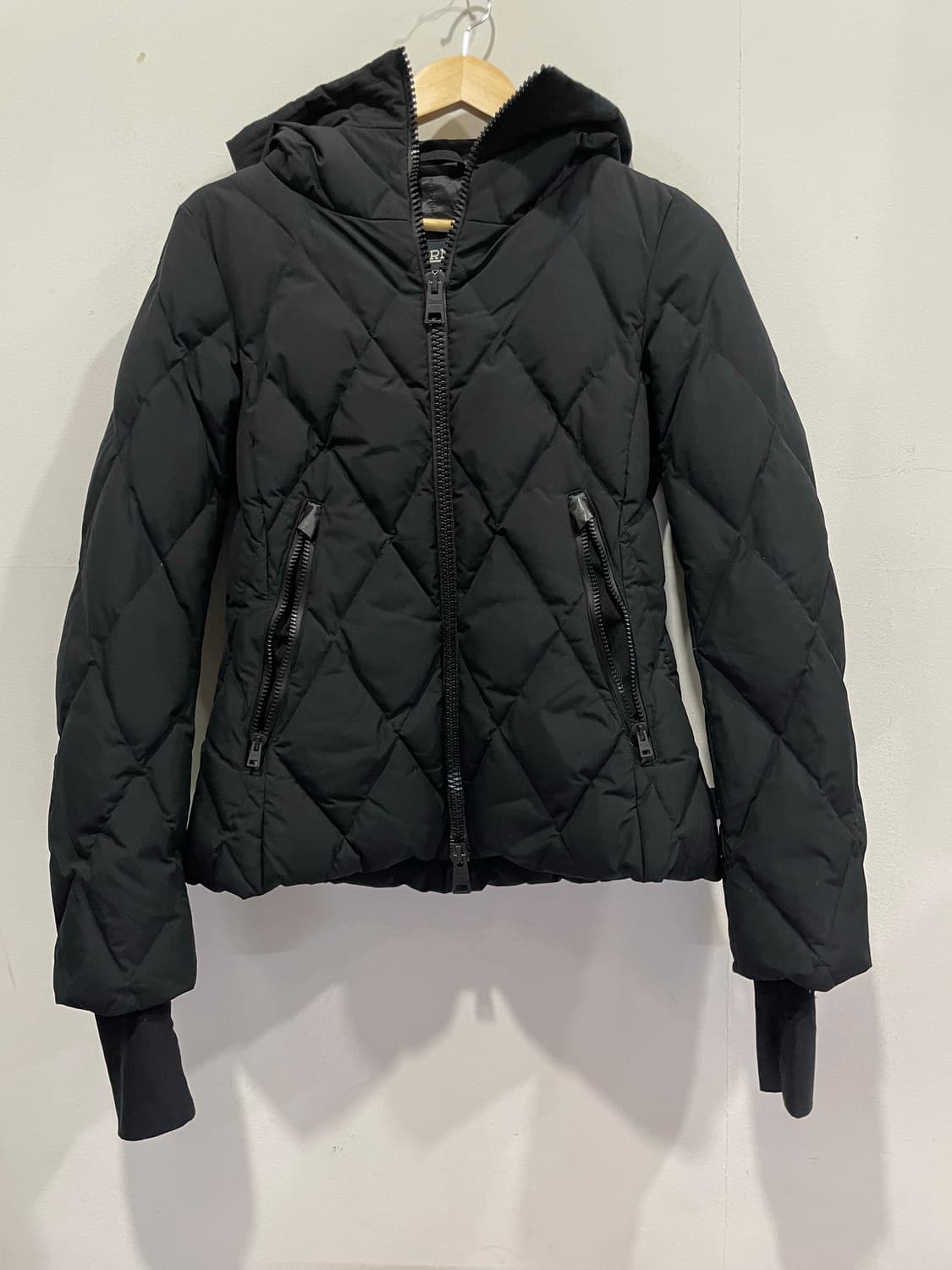 VETEMENTS 베트멍 로고 패치 후드티 XS 현대백화점  상품이미지1