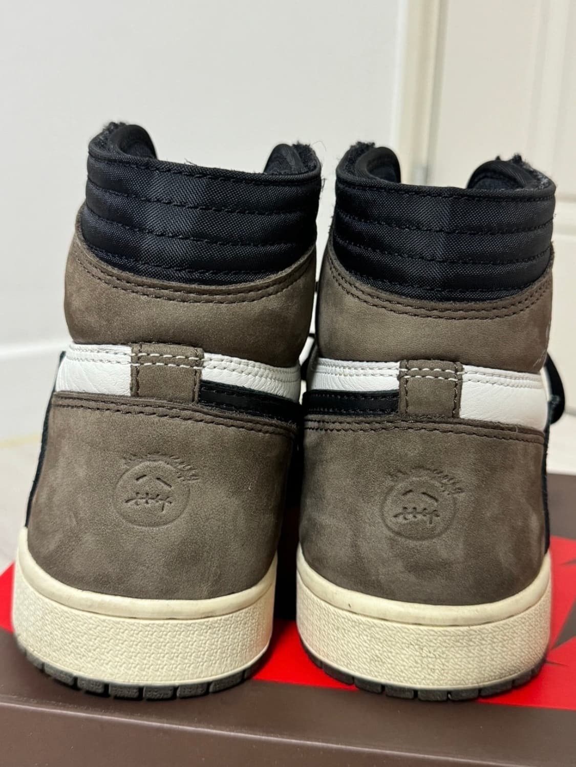 조던1하이 트래비스스캇 상품이미지5