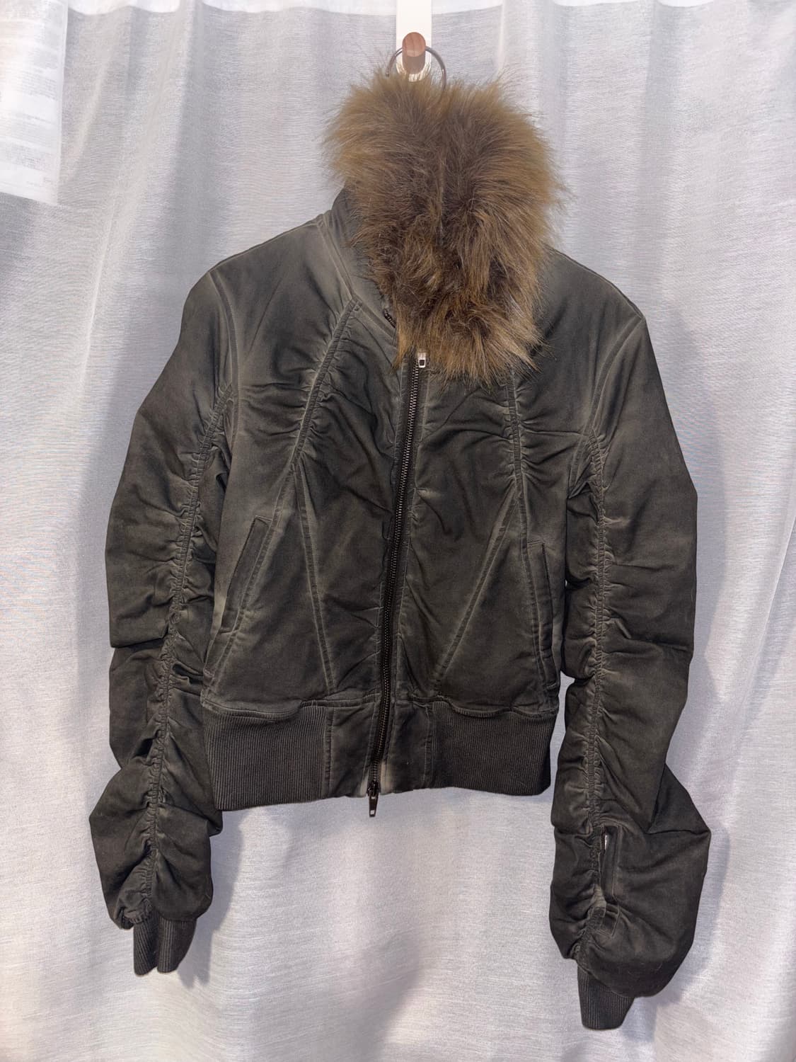 로딩룸 FAUX FUR COLLAR BOMBER JACKET 상품이미지1