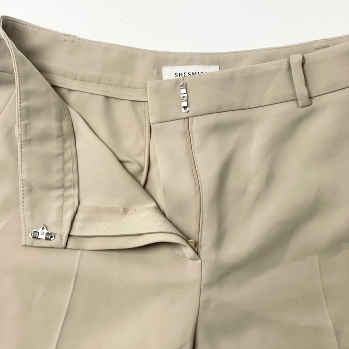 [중고] SHESMISS 베이지 얇은 반바지 55 상품이미지3