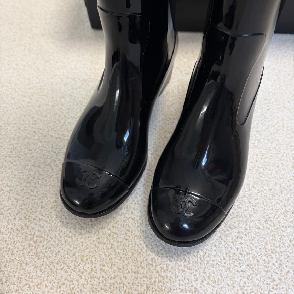 샤넬 까멜리아 레인부츠 37 상품이미지4