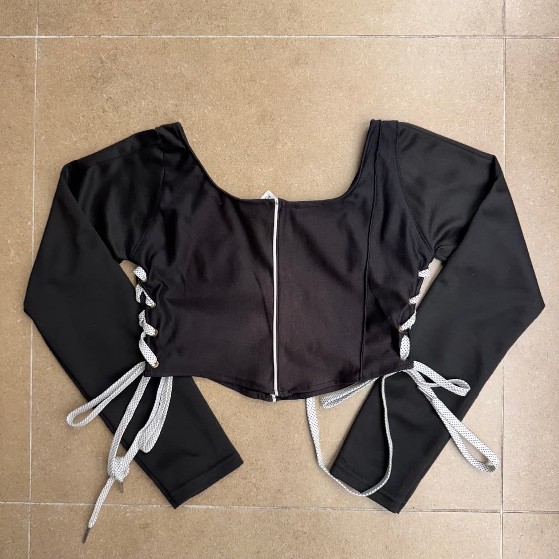 나이키 크롭탑 아일릿 상품이미지5